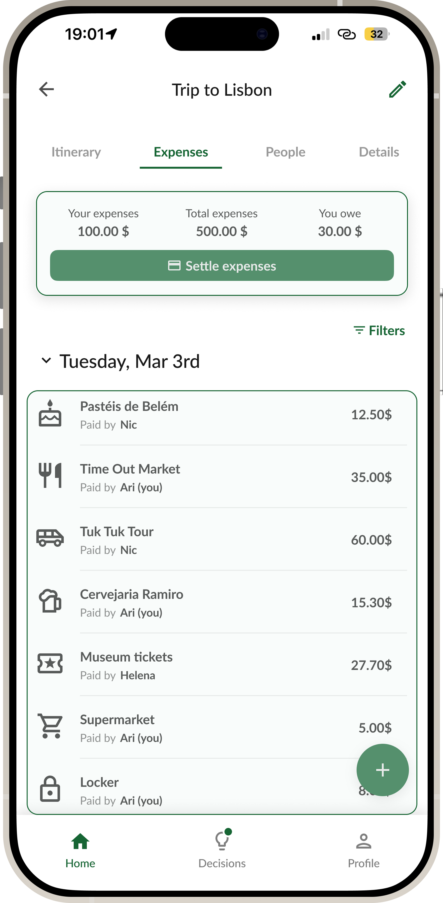 Expenses screen with the expense summary and paid-by rows highlighted