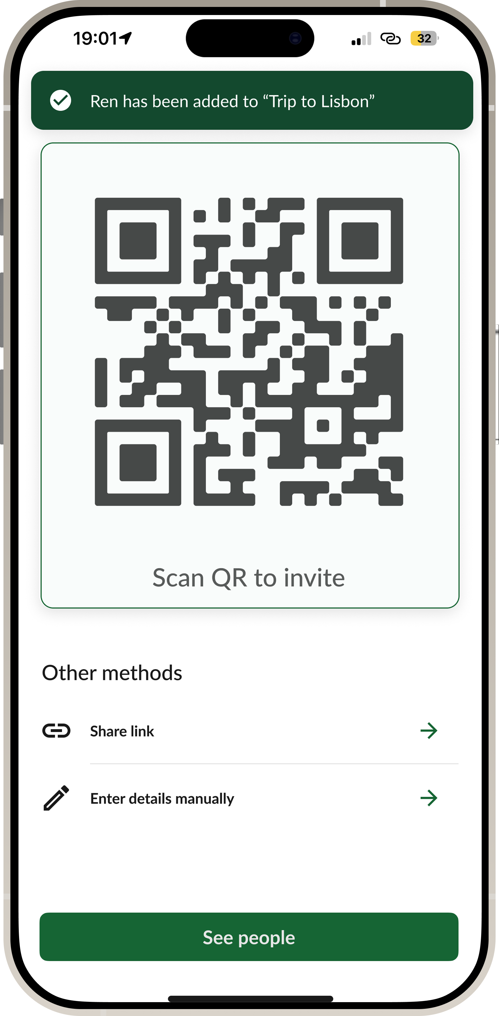 Invite screen with the QR code area highlighted
